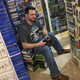 Imagen para el artículo titulado En la casa de este hombre hay tantos videojuegos que necesitarías varias vidas para terminarlos